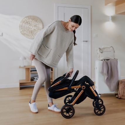 Lionelo - Sportieve kinderwagen CLOE zwart/goud