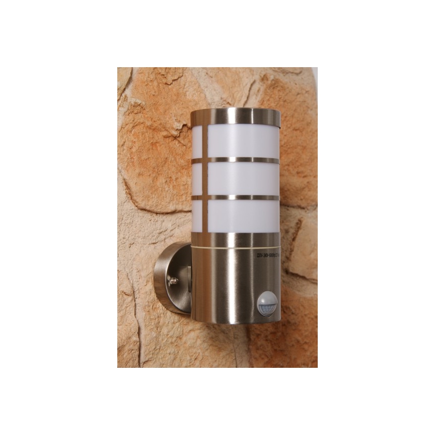 Massive 16334/47/10 - Wandlamp voor buiten met sensor CALGARY 1x E27 / 14W
