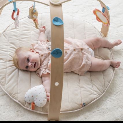 Nattou - Kinder speelkleed met een houten trapeze MILA, ZOE & LANA