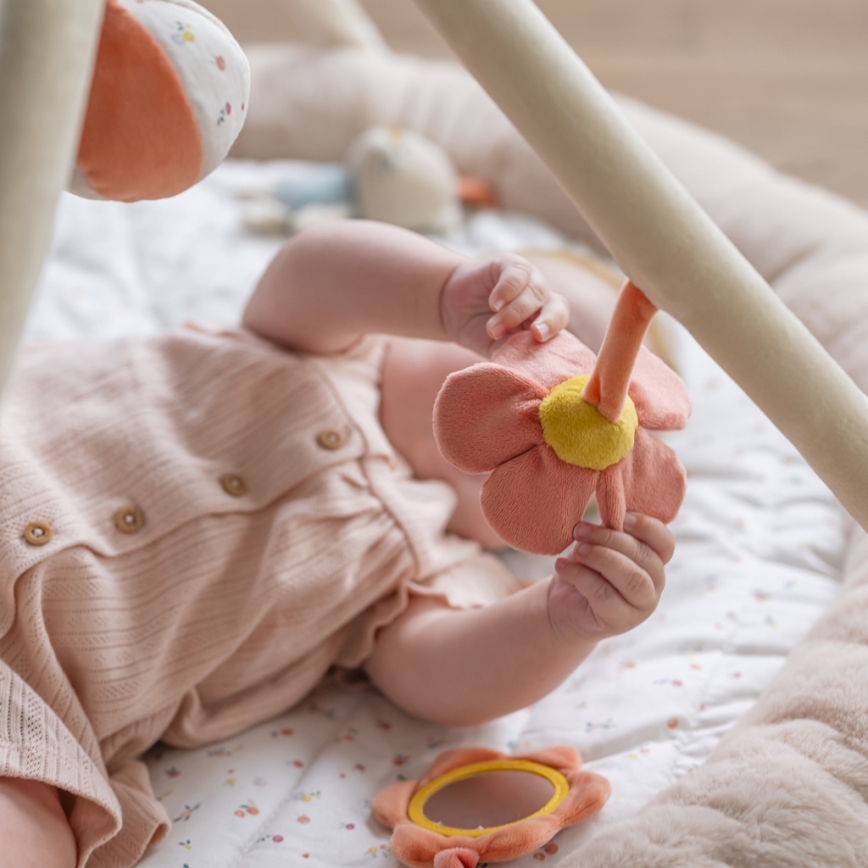 Nattou - Kinderdeken om mee te spelen met een trapeze MILA, ZOE & LANA beige