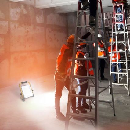 Oplaadbare LED-schijnwerper met statief LED/50W/3,2V 4500K 5000 mAh IP65 oranje