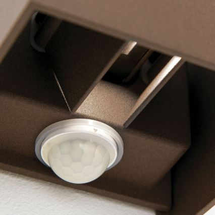 Buitenwandlamp met bewegings- en schemeringssensor CUBE-S LED/13W/230V IP54 bruin