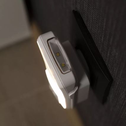 Osram - LED-oriëntatielamp voor in het stopcontact met sensor LUNETTA LED/2W/230V