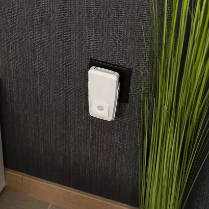 Osram - LED-oriëntatielamp voor in het stopcontact met sensor LUNETTA LED/2W/230V