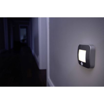 Osram - LED-oriëntatielamp met sensor NIGHTLUX LED/0,3W/3xAAA IP54 zilver