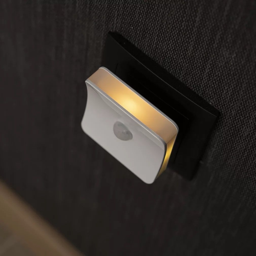 Osram - LED RGB oriëntatielampje voor in het stopcontact met sensor LUNETTA LED/0,3W/230V