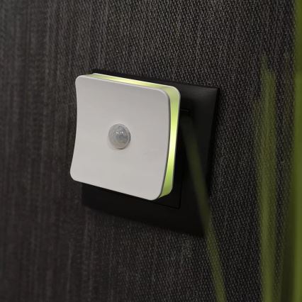 Osram - LED RGB oriëntatielampje voor in het stopcontact met sensor LUNETTA LED/0,3W/230V