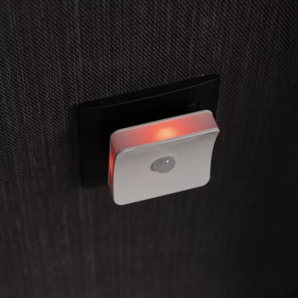 Osram - LED RGB oriëntatielampje voor in het stopcontact met sensor LUNETTA LED/0,3W/230V