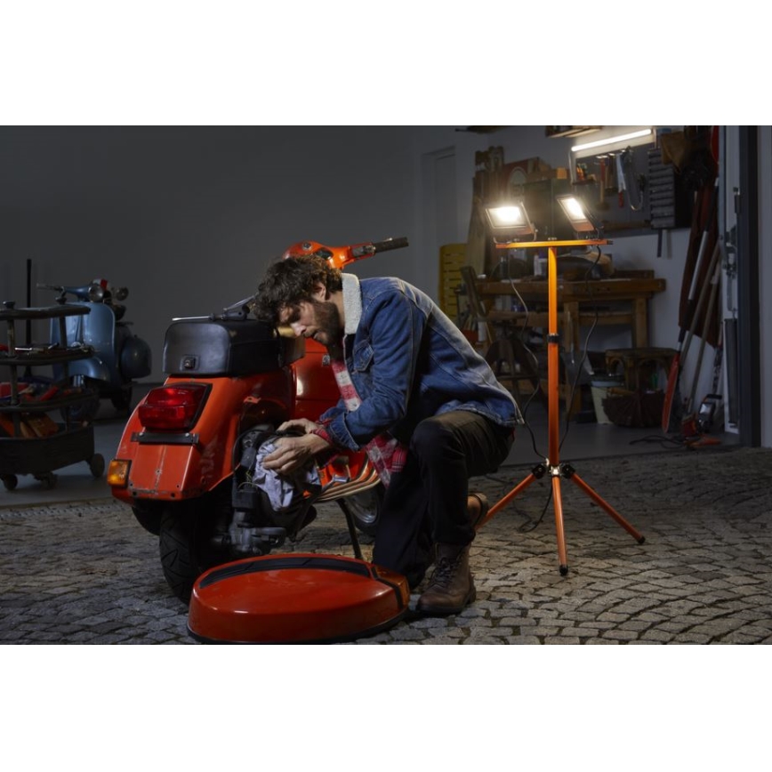 Osram - LED-schijnwerper met TRIPOD-statief 2xLED/30W/230V IP65