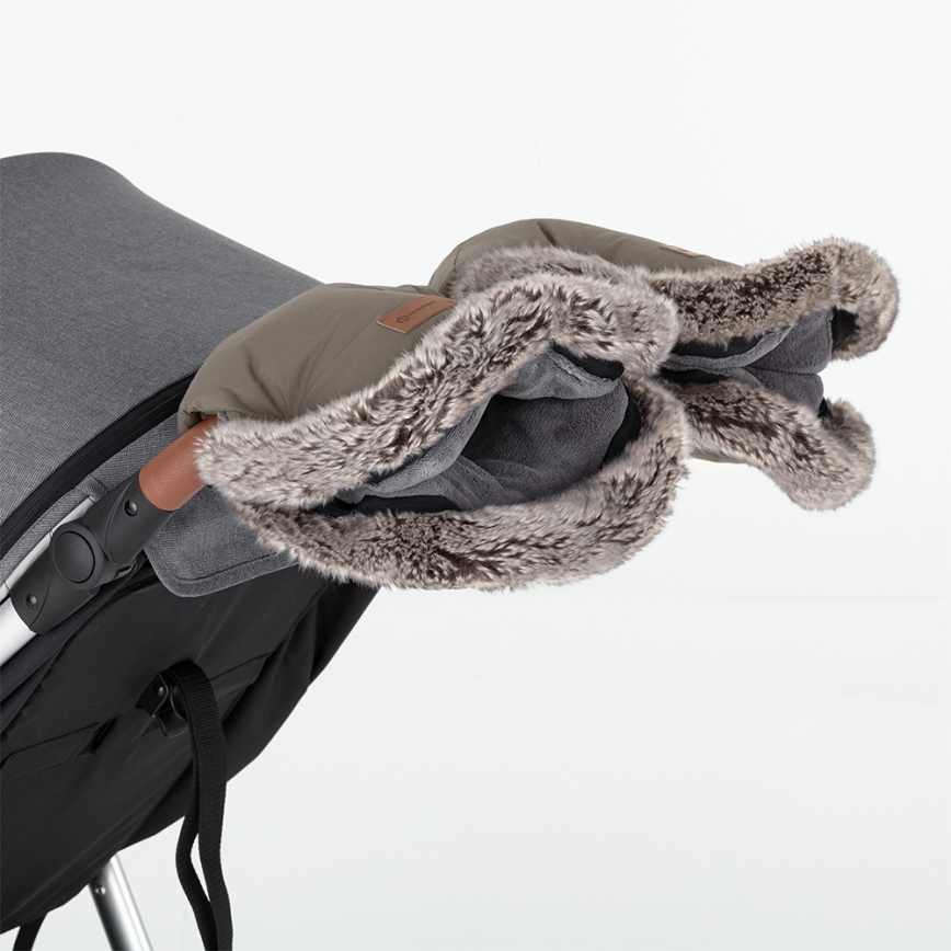 PETITE&MARS - SET Kinder-voetenzak 4-in-1 COMFY + handverwarmers voor kinderwagen FURRY Mocha Mousse