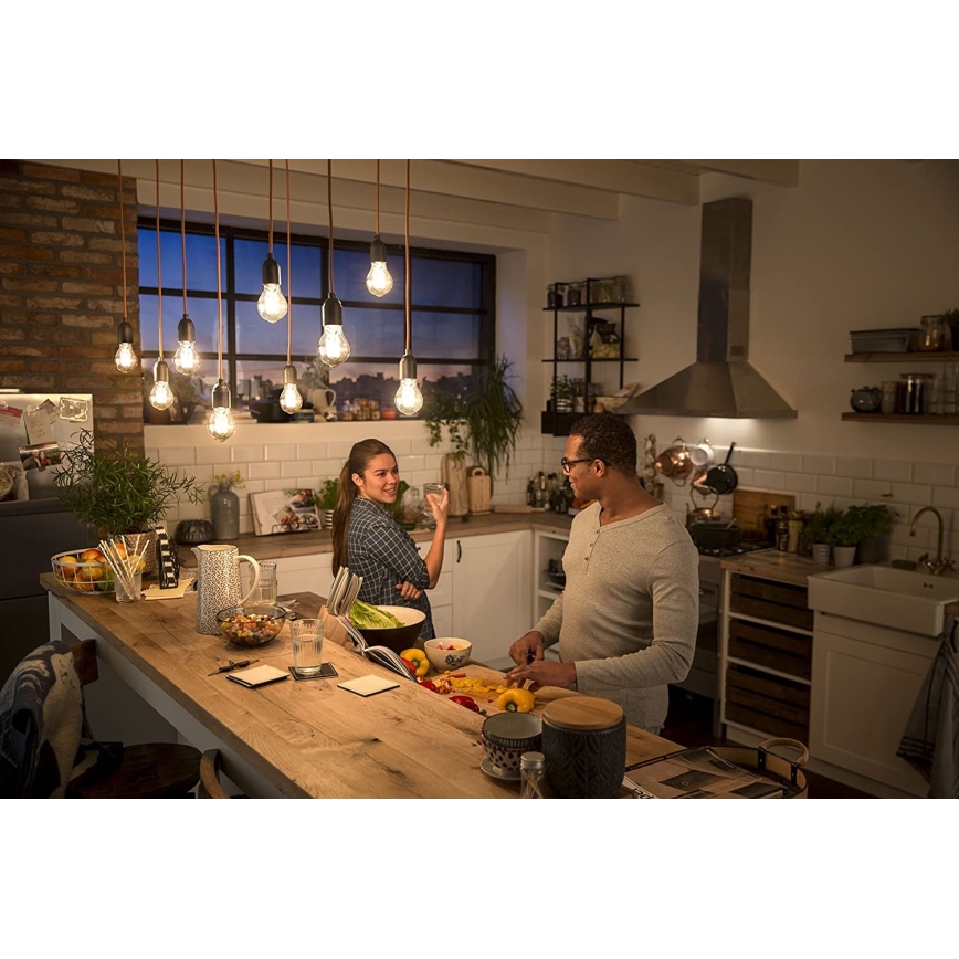 Philips Warm Glow  - LED Dimbare lamp E27 / 8W / 230V 2200K-2700K