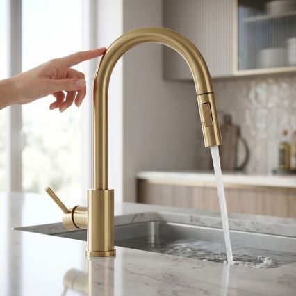 REA-B9842 - Aanraakbare keukenkraan met uittrekbare sproeikop FRESH TOUCH 37 cm 4xAA geborsteld goud