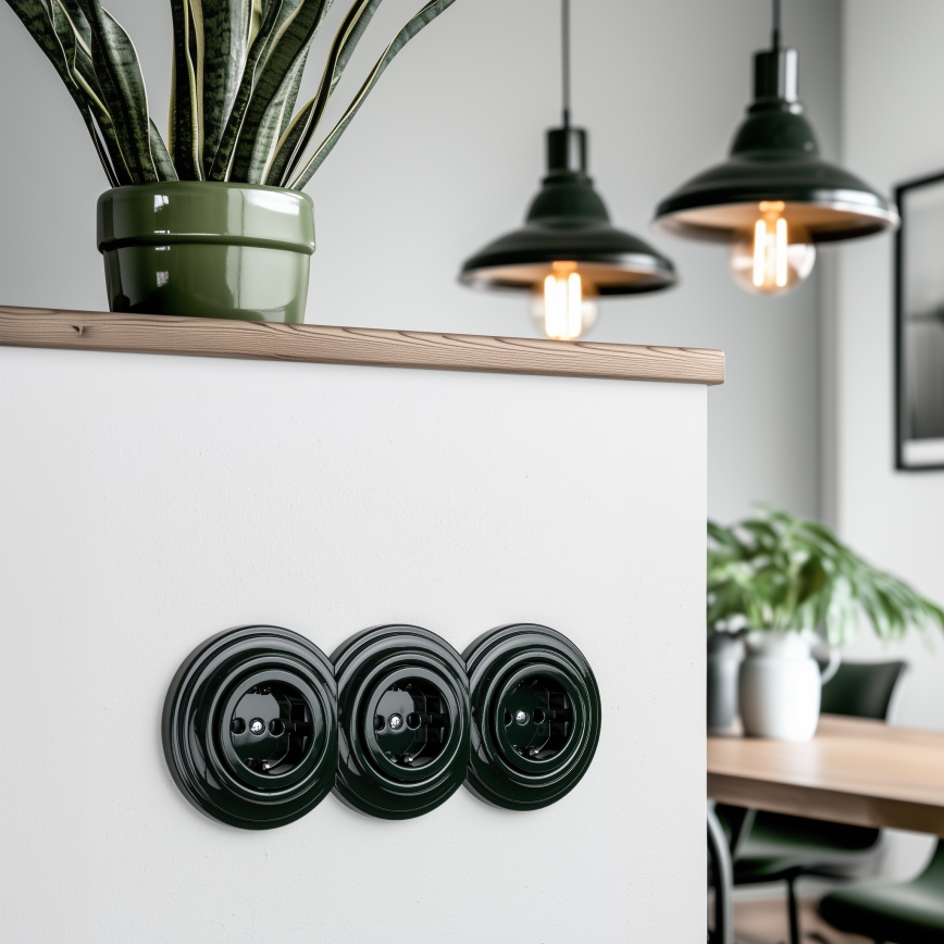 Reblig - Driedubbele retro-wandcontactdoos met SCHUKO-afdekraam 230V groen