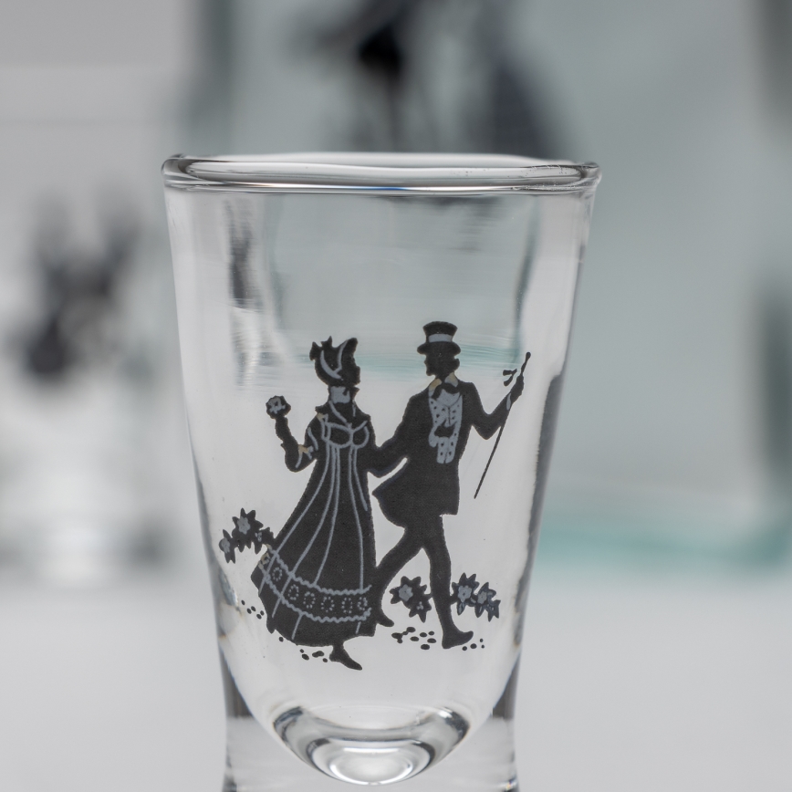 Set 1x glazen fles en 2x shotglas doorzichtig met een dansmotief