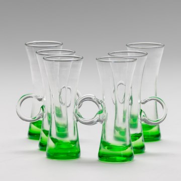 Set van 6 groene likeurglazen met oor