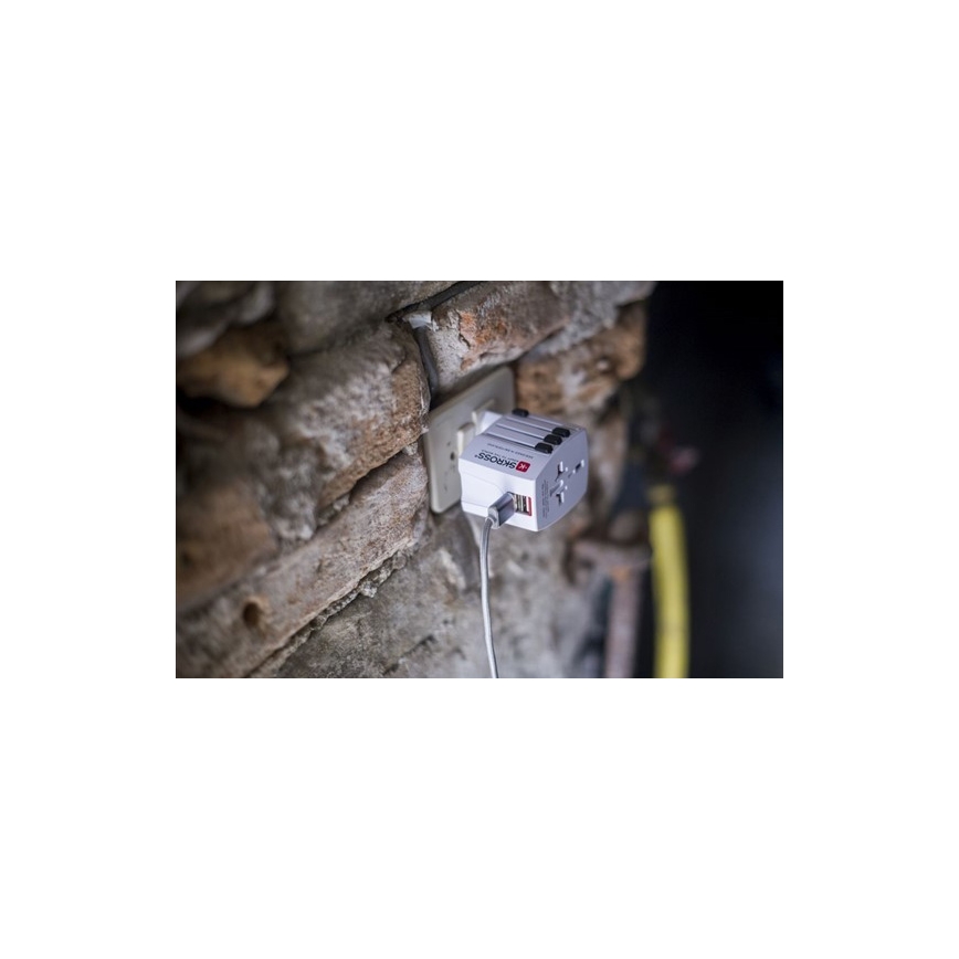 Internationale Reisstekker 230V + 2x USB poort