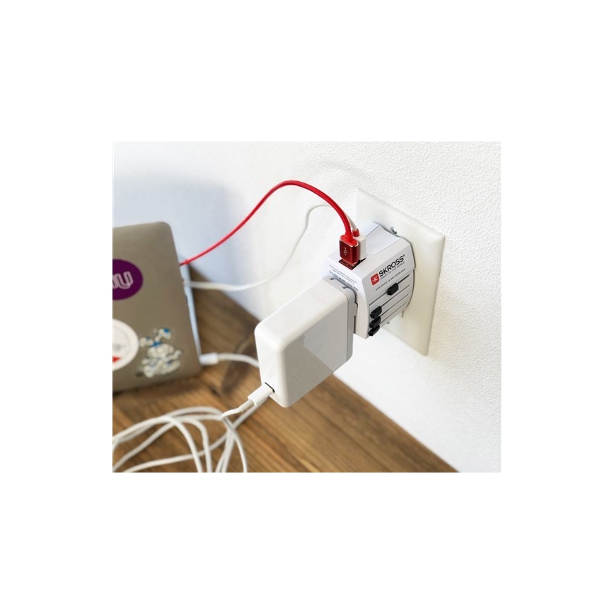 Internationale Reisstekker 230V + 2x USB poort