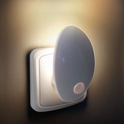 LED Oriëntatielamp met sensor voor stopcontact LED/0,7W/230V 3000K