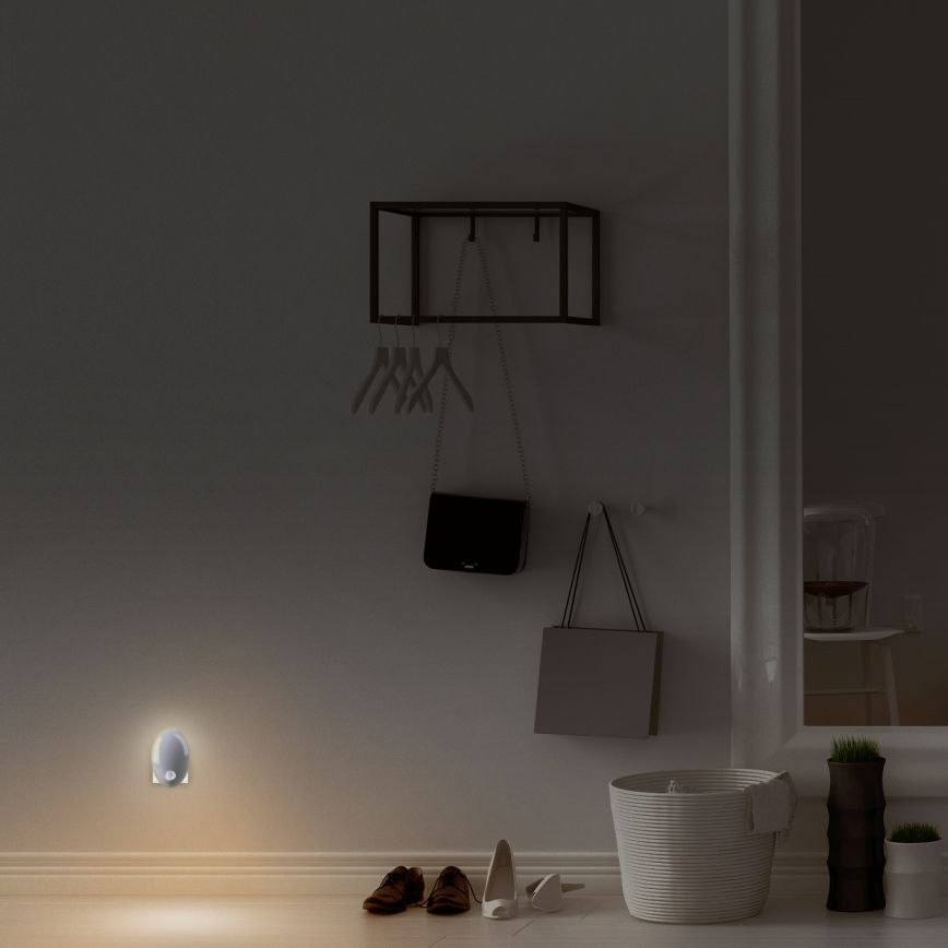 LED Oriëntatielamp met sensor voor stopcontact LED/0,7W/230V 3000K