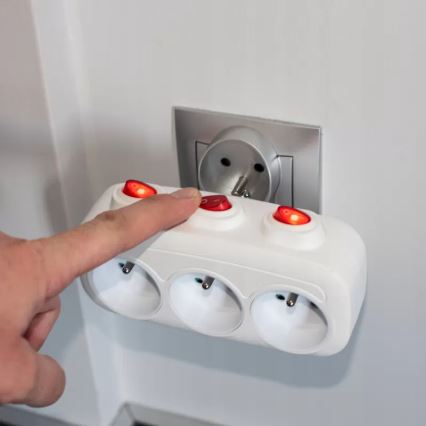 Stekkerdoos met 3 schakelaars