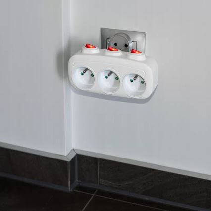 Stekkerdoos met 3 schakelaars