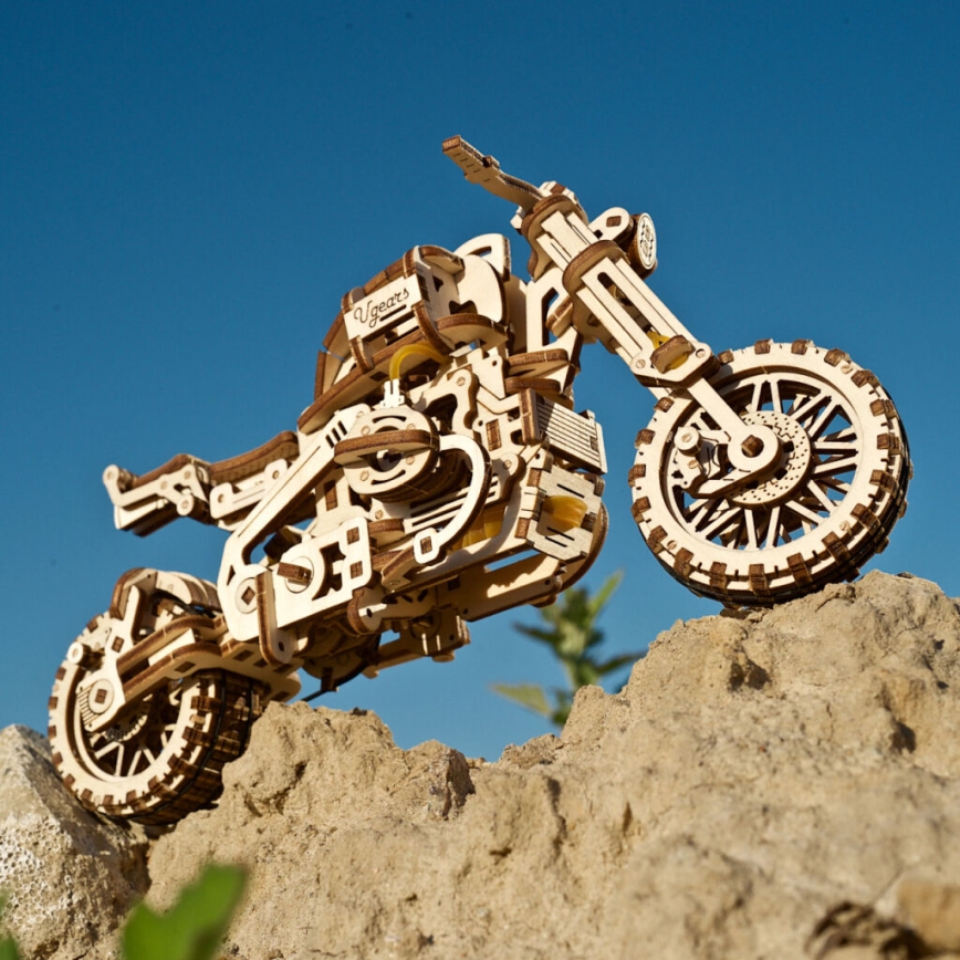 Ugears - 3D houten mechanische puzzel Scrambler-motorfiets met kar