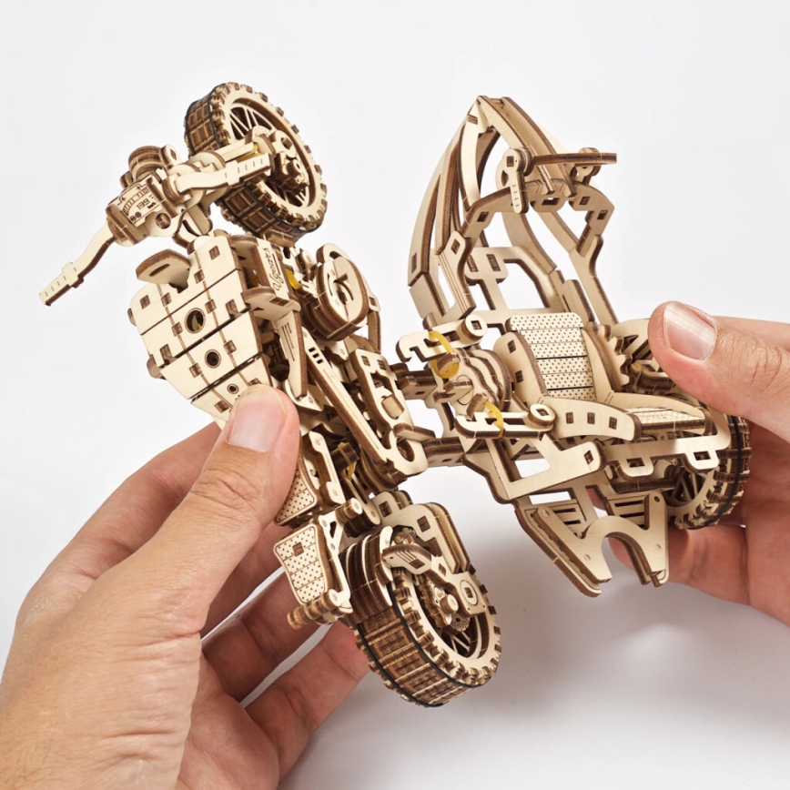 Ugears - 3D houten mechanische puzzel Scrambler-motorfiets met kar
