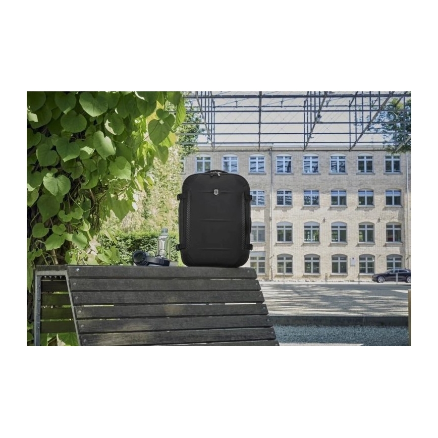 Victorinox - Uitbreidbare rugzak Crosslight Boarding 37 l zwart